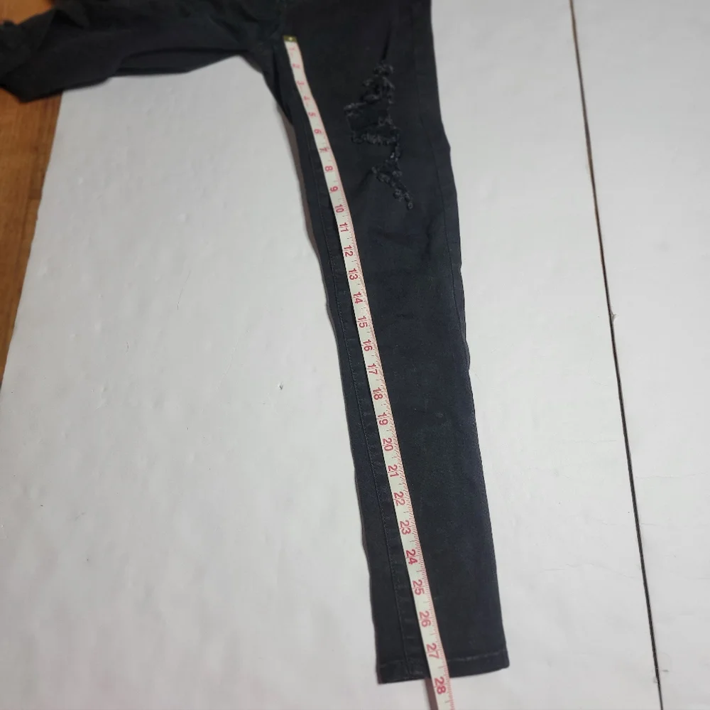 SO Black Distressed Skinny Jeans Size 5 Juniors (Women 0-2) Stretch High Rise